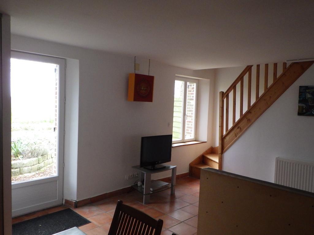 Les Gites Du Vieux Frene Longavesnes Bilik gambar